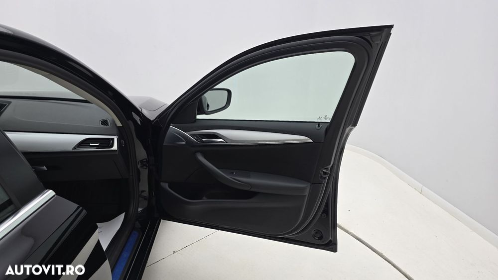 BMW Seria 5 530i xDrive AT MHEV - 18