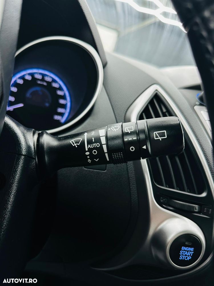 Hyundai ix35 1.7 CRDI 2WD blue Finale Gold - 30