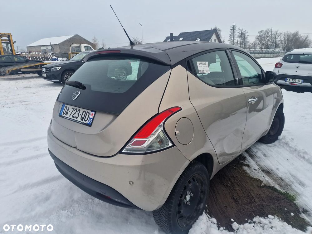Lancia Ypsilon Y 0.9 TwinAir Turbo 8V Automatik Platinum - 13
