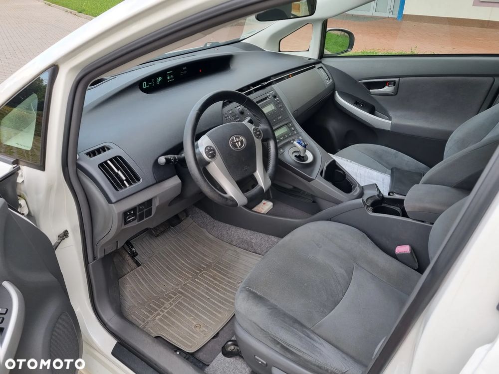 Toyota Prius (Hybrid) Life - 6