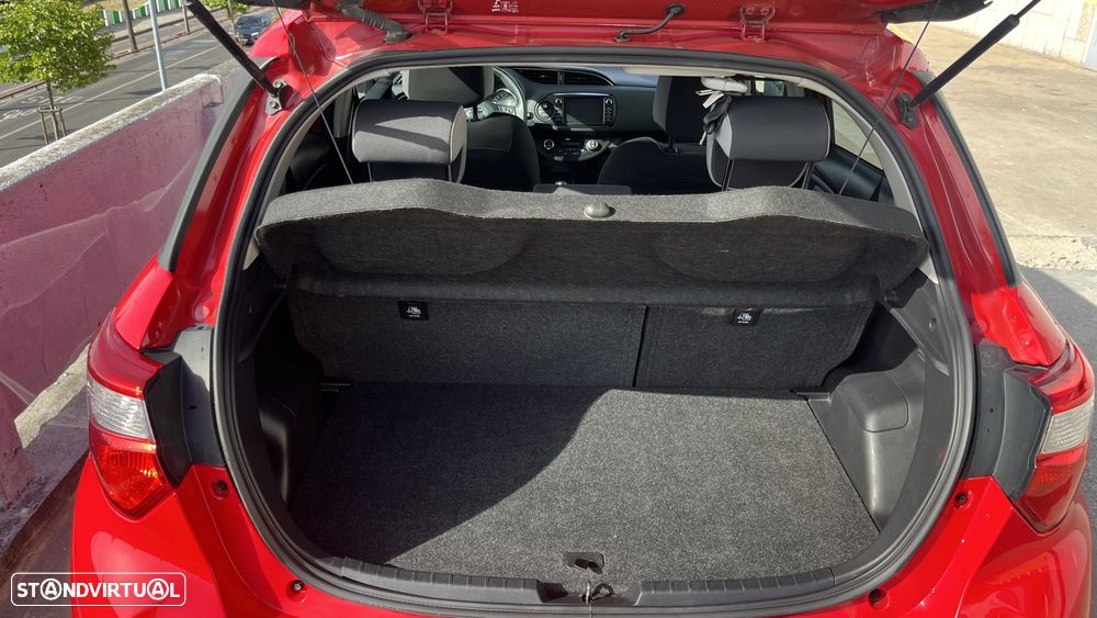 Toyota Yaris 1.5 HSD Comfort +P.Style+Navi - 13