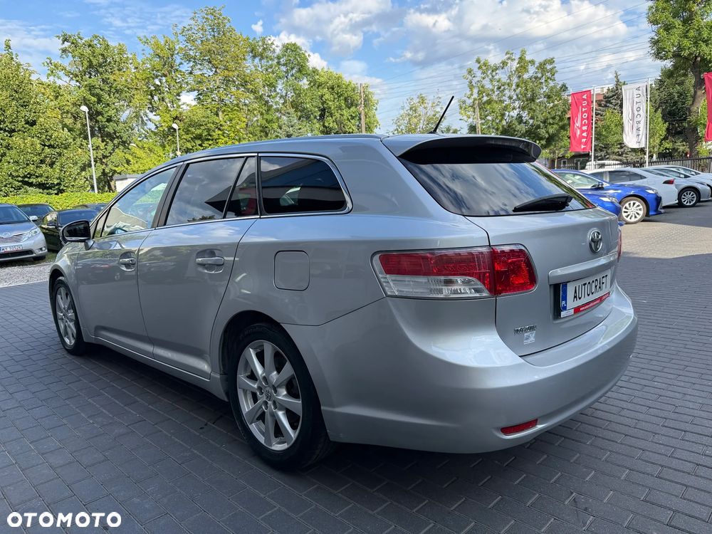 Toyota Avensis 1.8 Sol NAVI - 30