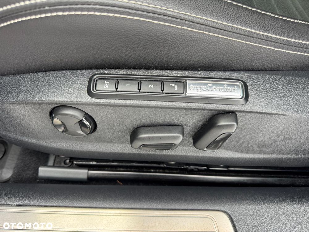 Volkswagen Passat Variant 2.0 TDI EVO Elegance DSG - 14