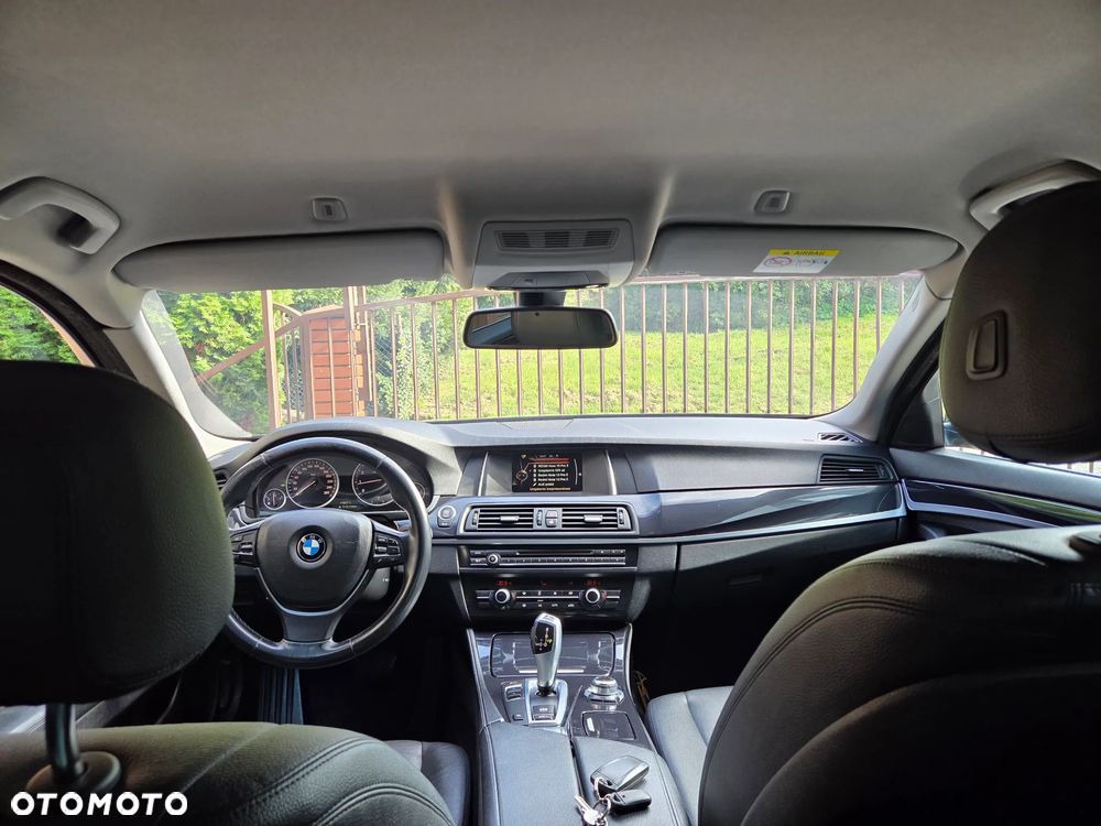 BMW Seria 5 528i Sport-Aut Luxury Line - 8