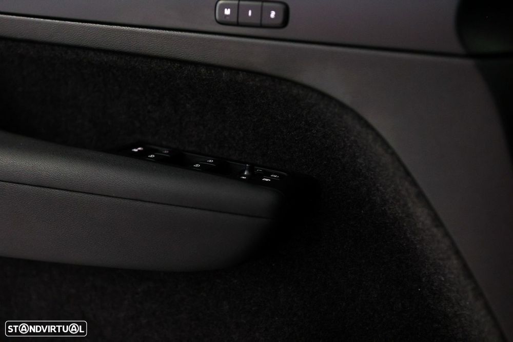 Volvo XC 40 2.0 B3 Plus Dark - 31