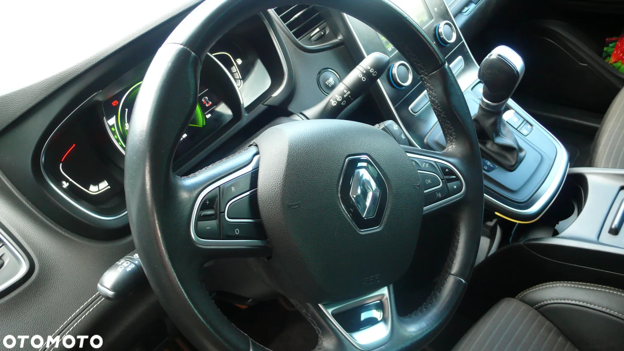 Renault Grand Scenic TCe 140 GPF EDC BLACK EDITION - 21