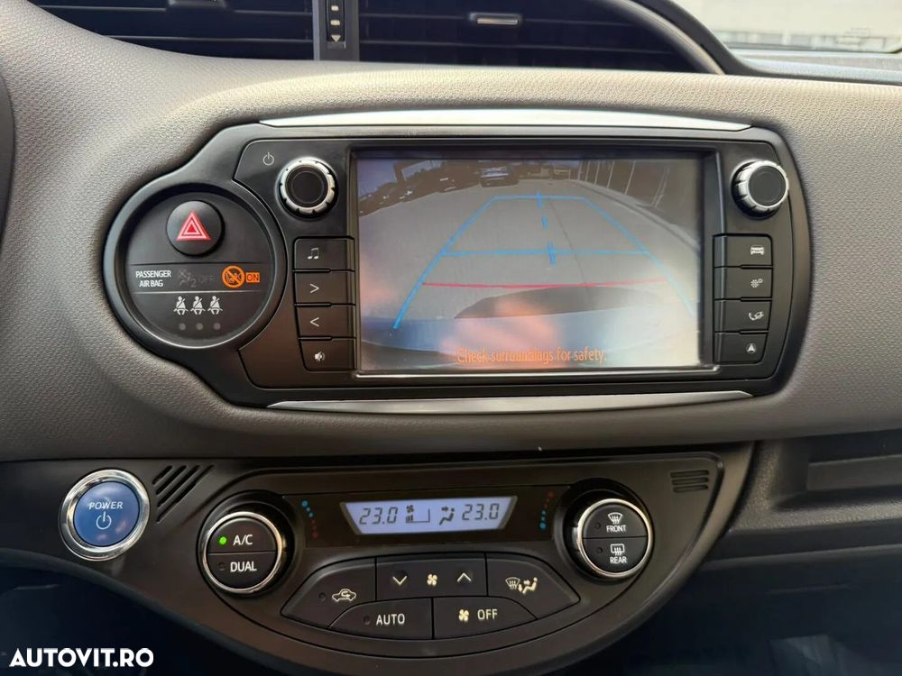 Toyota Yaris 1.5 VVT-i HSD Sol - 23