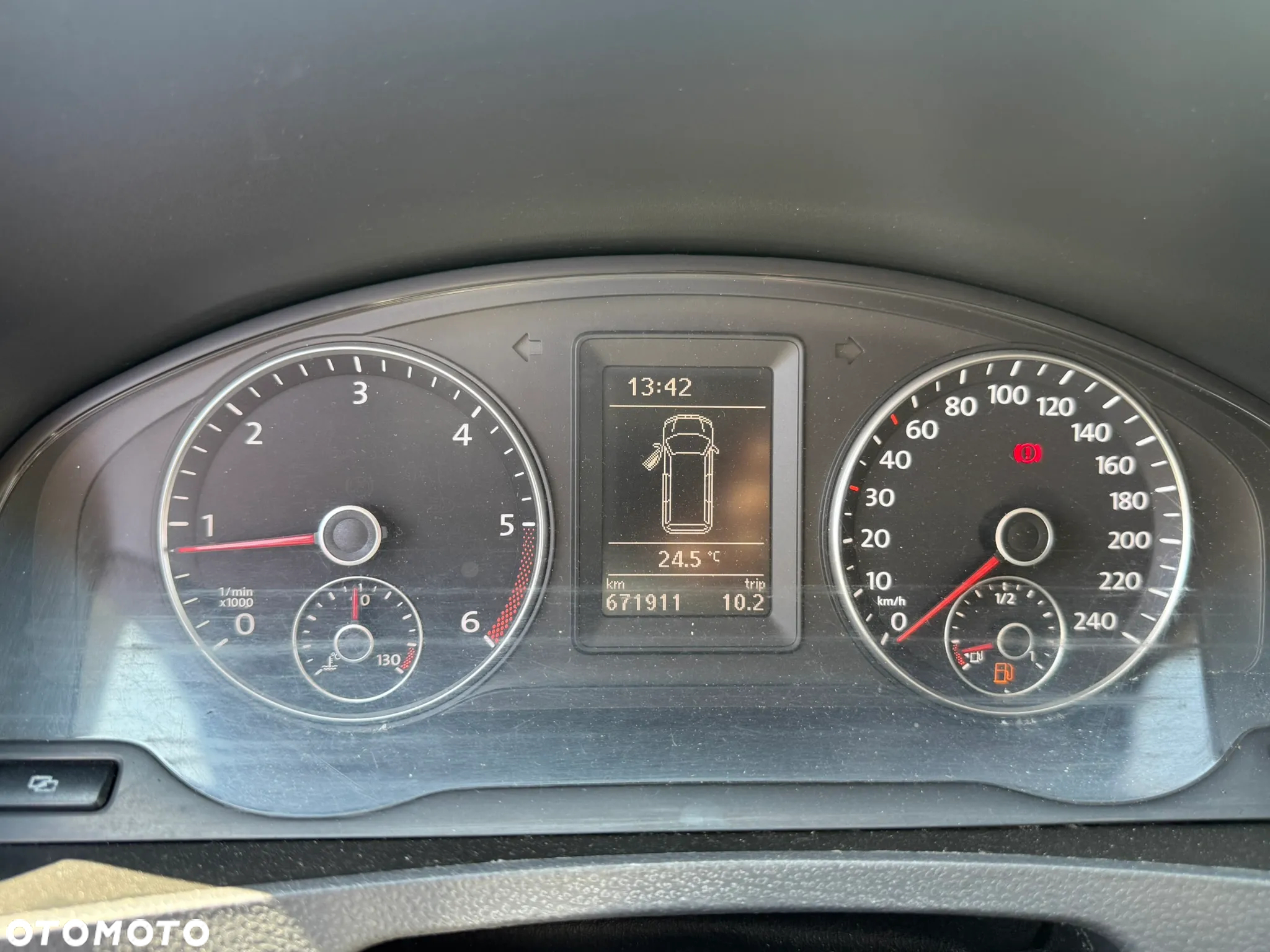 Volkswagen Caravelle - 8