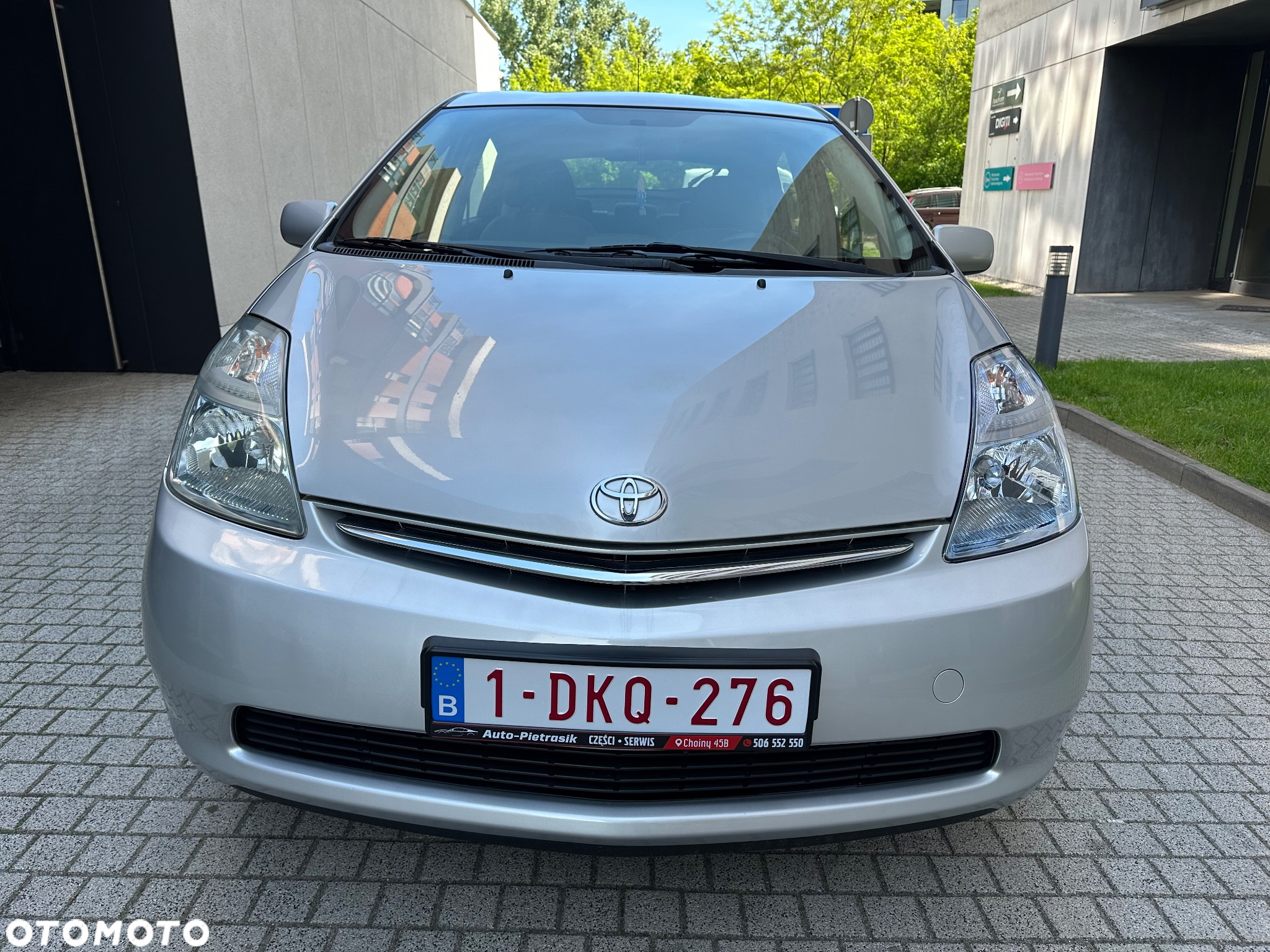 Toyota Prius (Hybrid) - 4