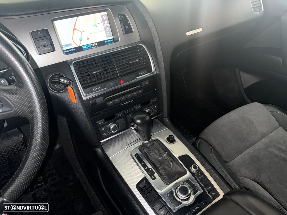 Audi Q7 3.0 TDi Sport Tiptronic - 14