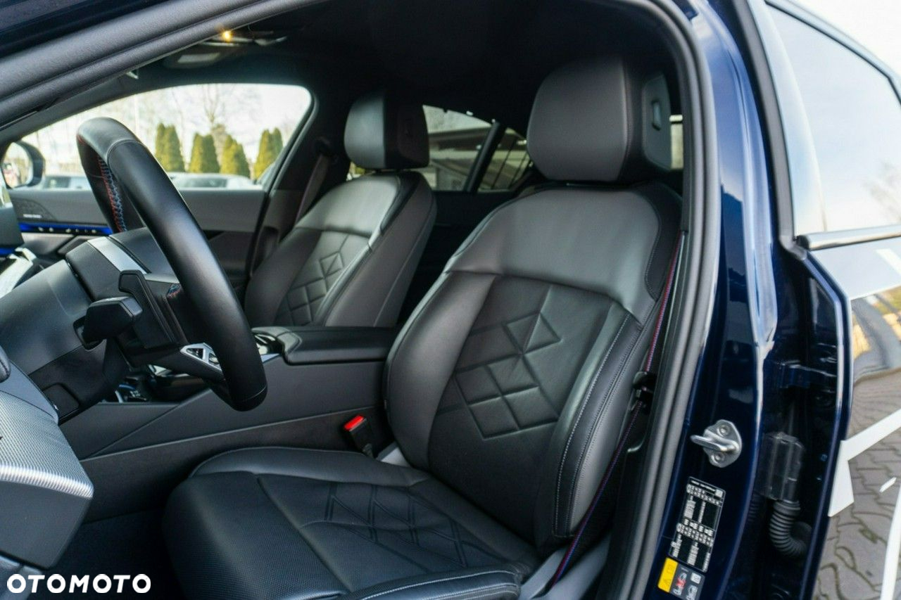 BMW i5 - 12