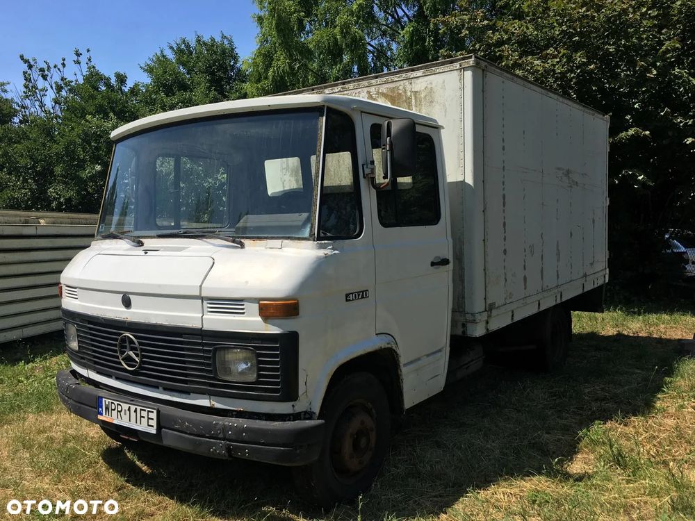 Mercedes-Benz 407D - 1