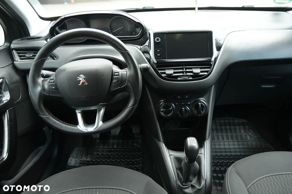 Peugeot 208 - 24
