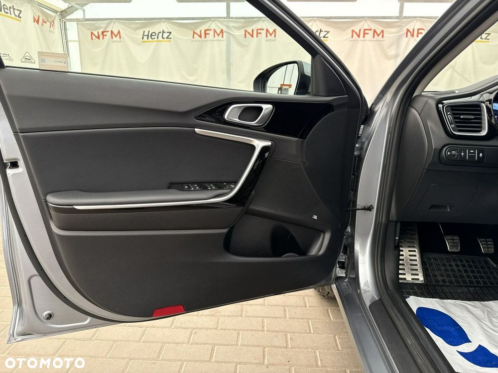 Kia Ceed - 11
