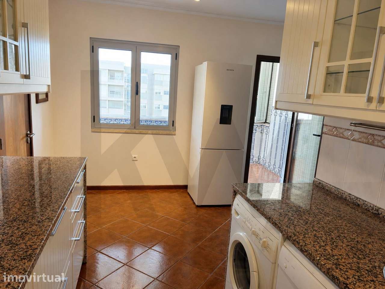 Apartamento T3 com vista Panorâmica em Santo António dos Cavaleiros - Grande imagem: 4/25