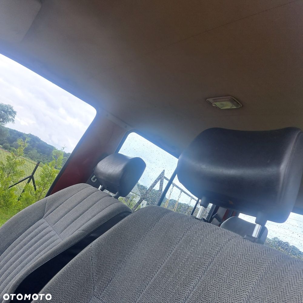 Toyota Land Cruiser RJ70 - 9