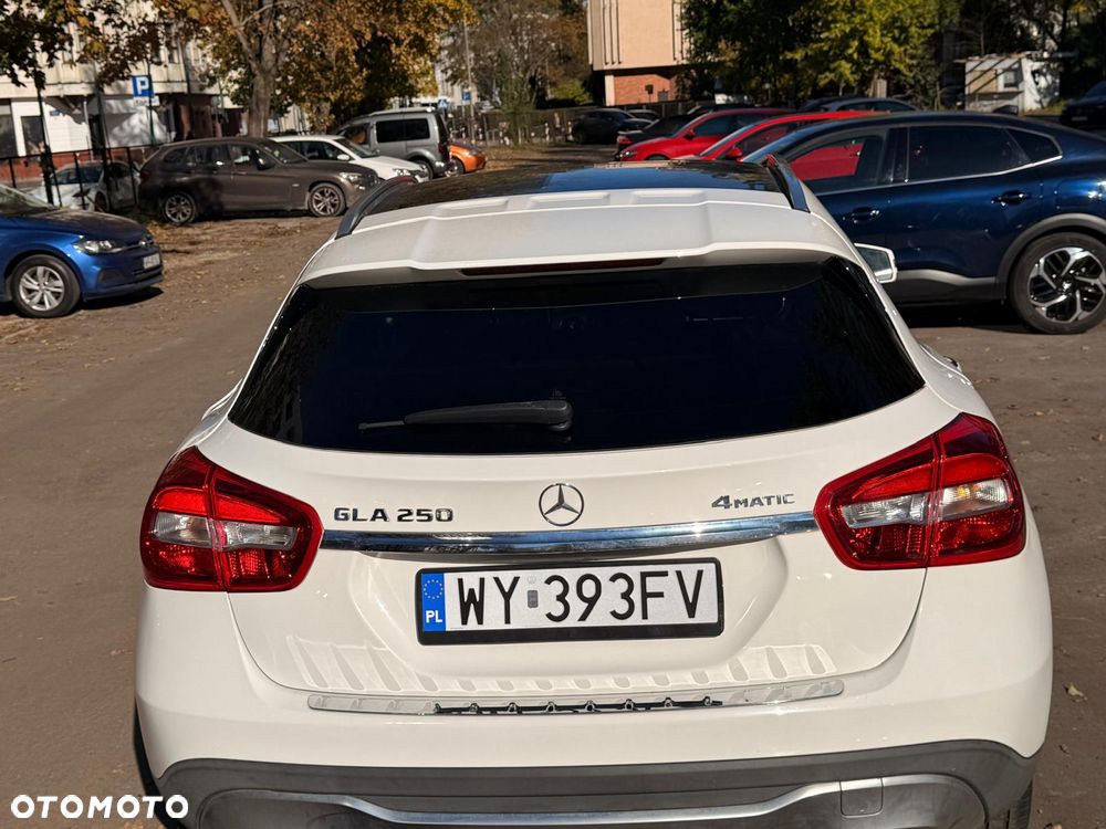 Mercedes-Benz GLA - 24