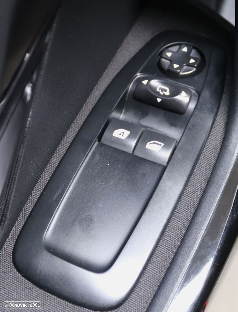 Peugeot 208 1.2 PureTech Active - 12