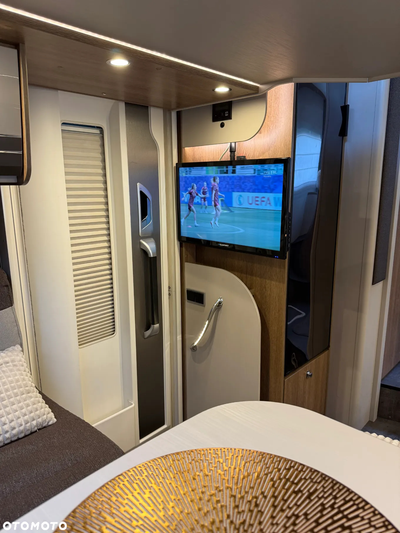 Dethleffs 7052  półintegra  camper kamper 5 osób - 31