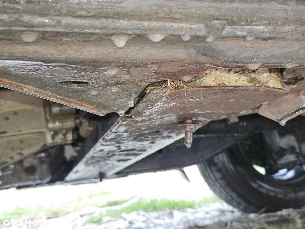 Nissan Navara 2.5 D EVO - 17