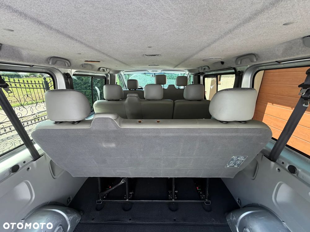 Renault Trafic Passenger - 15