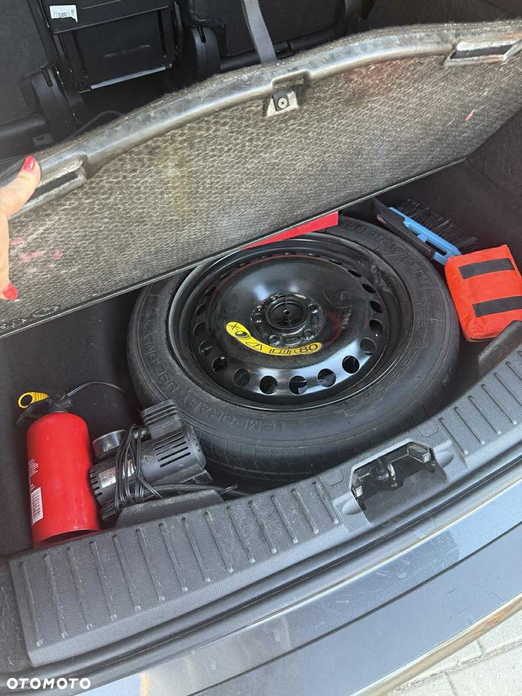 Ford Grand C-MAX - 12