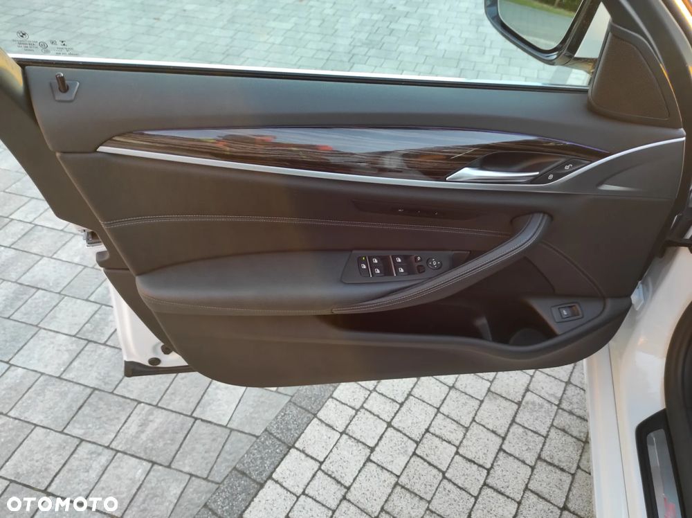 BMW Seria 5 530i GPF Luxury Line - 21