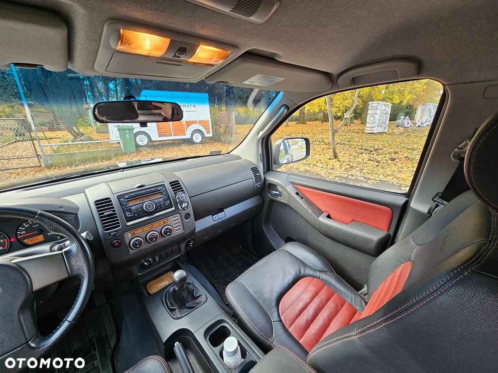 Nissan Navara 2.5 D R-Black - 12