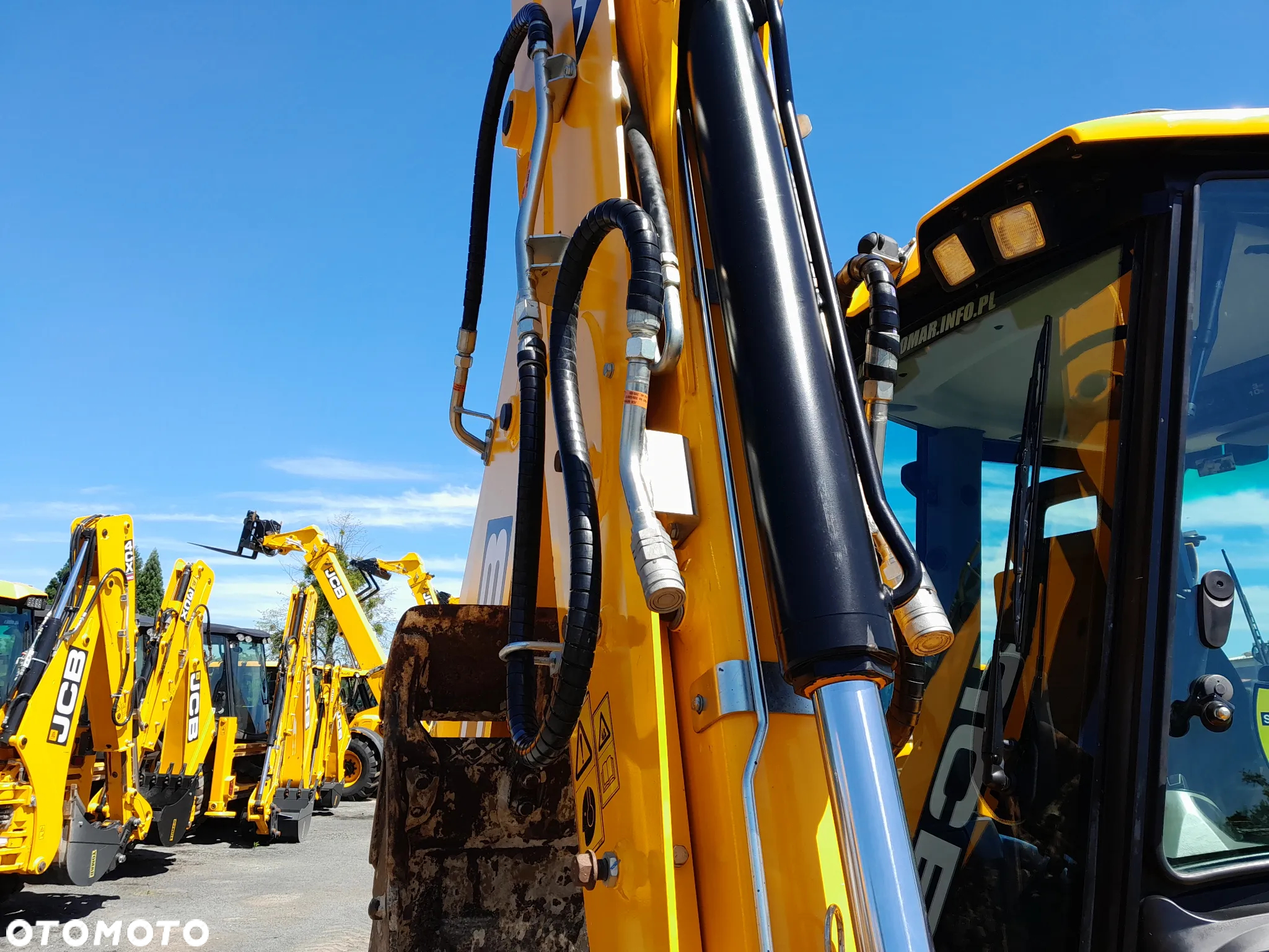 JCB 3CX  AEC - 13