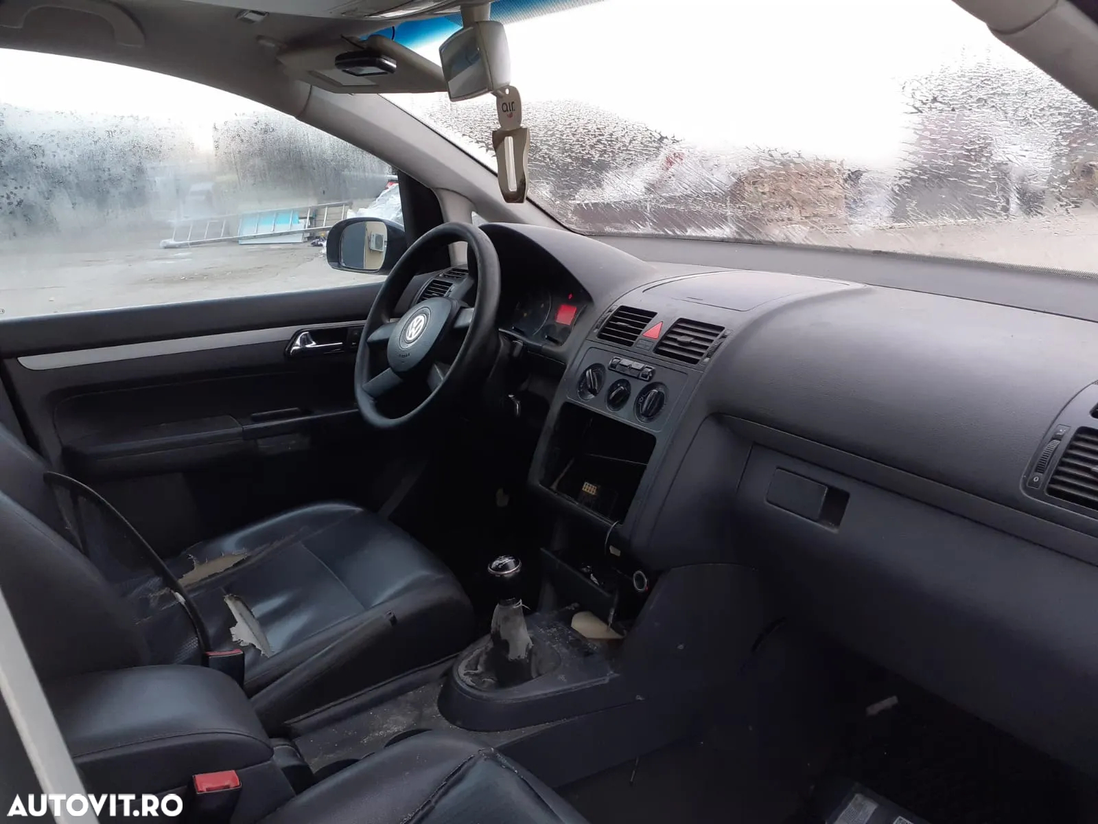 Dezmembram Volkswagen Touran - 9