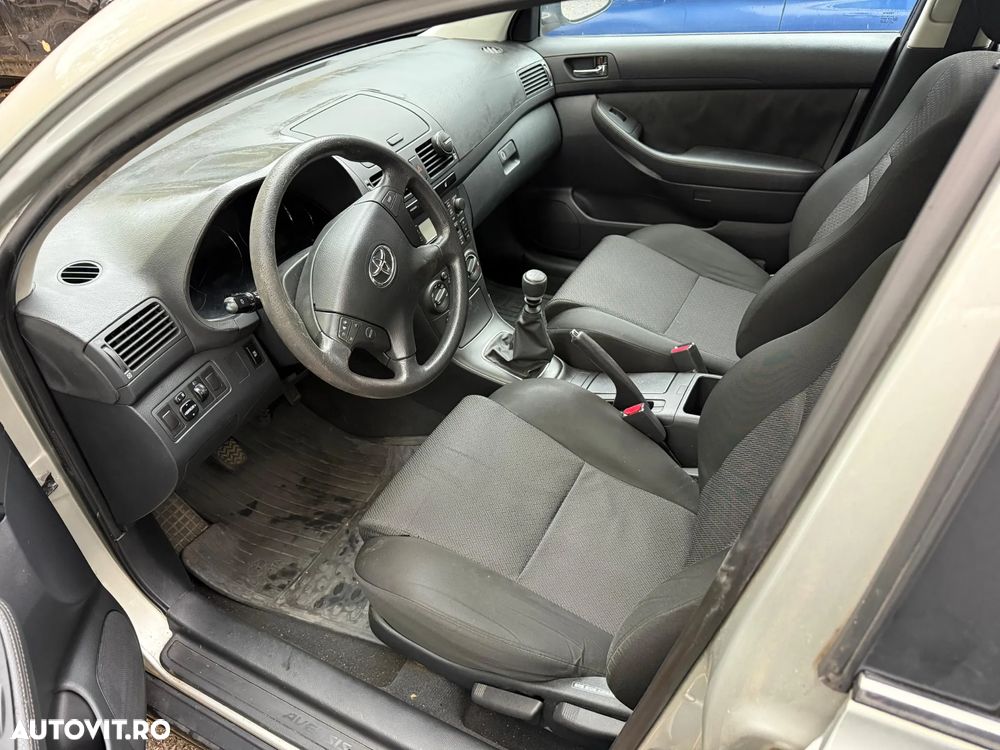Dezmembrez Toyota Avensis T25 facelift 2007 2.0 diesel - 10