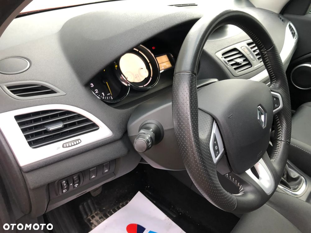 Renault Megane ENERGY TCe 115 Start & Stop Bose Edition - 9