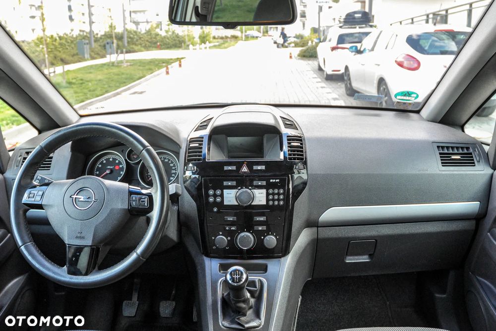 Opel Zafira - 10