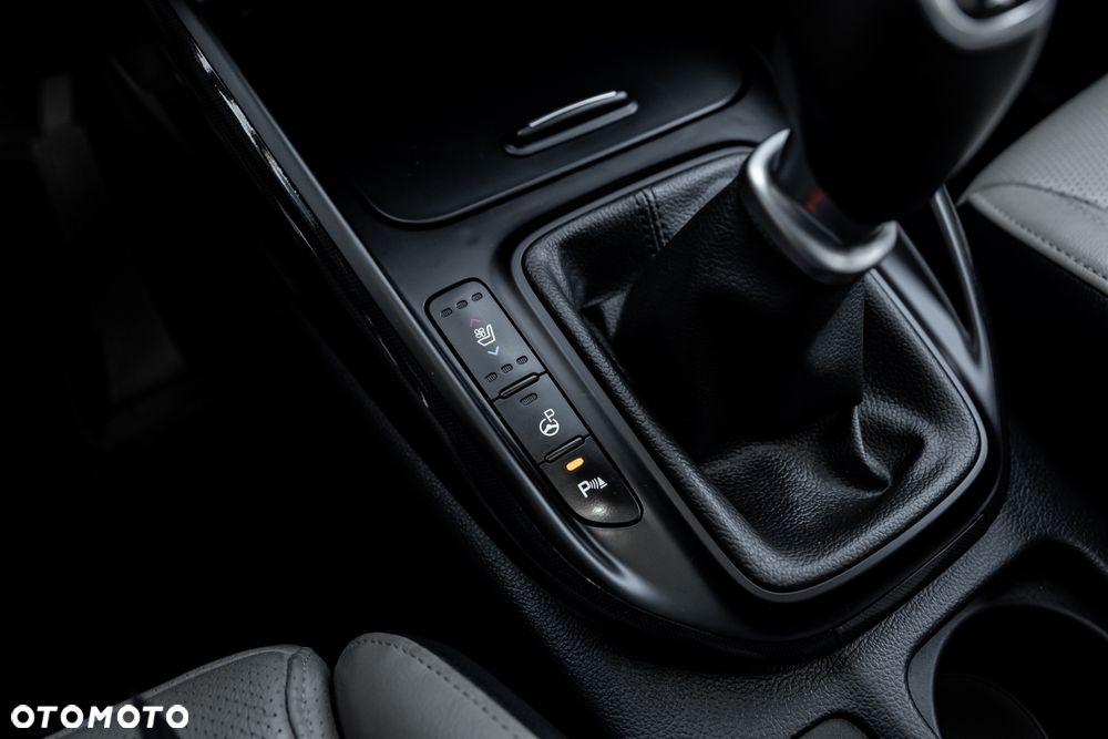 Kia Carens 1.7 CRDi L 7os - 34