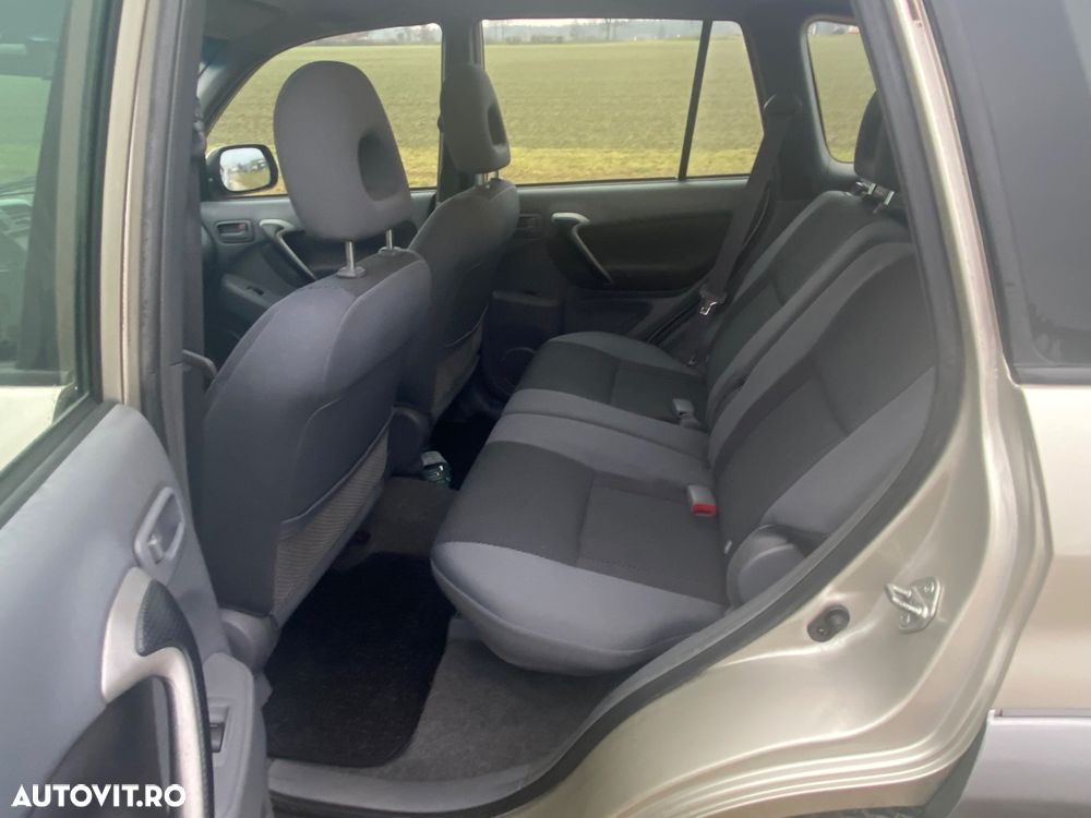 Toyota RAV4 D-4D 4x4 Executive - 13