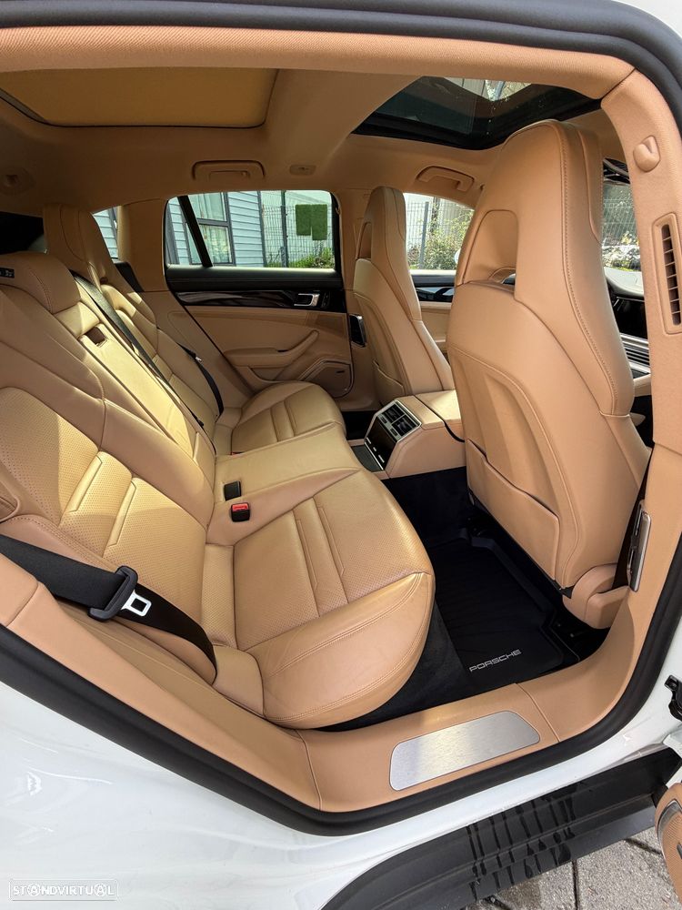 Porsche Panamera Sport Turismo 4 E-Hybrid 10 Years Edition - 24