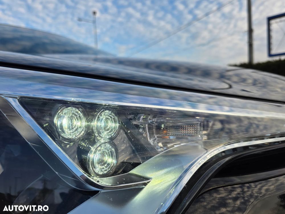 Toyota C-HR Hybrid Club - 18