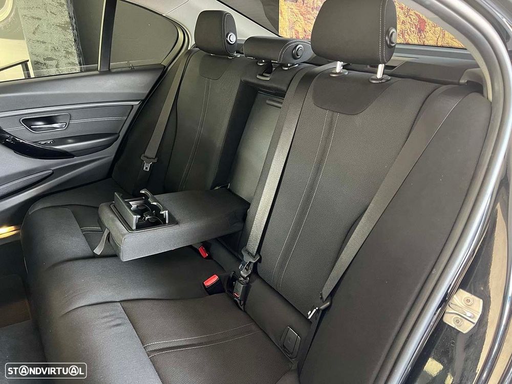 BMW 330 e iPerformance - 25