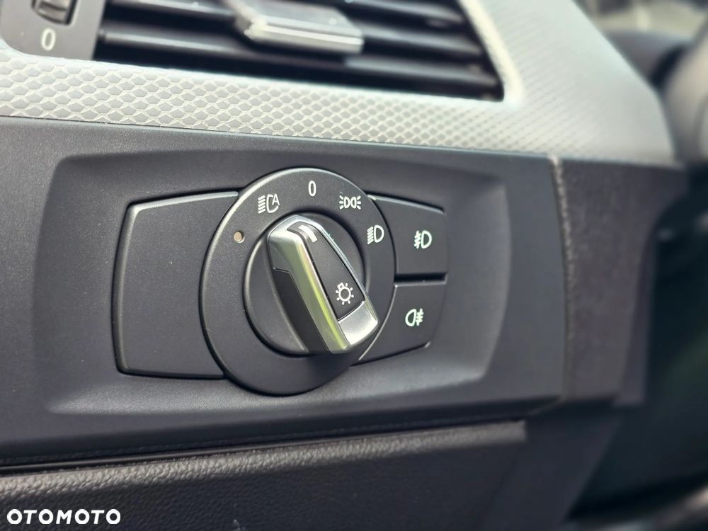 BMW Seria 3 320d Efficient Dynamics Sport Line - 31