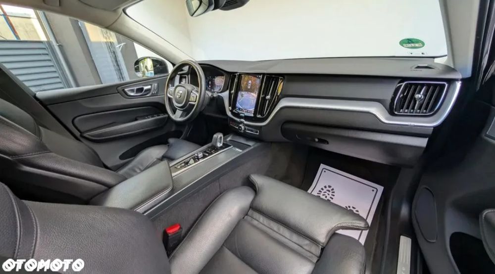 Volvo XC 60 B4 D AWD Geartronic Momentum Pro - 17