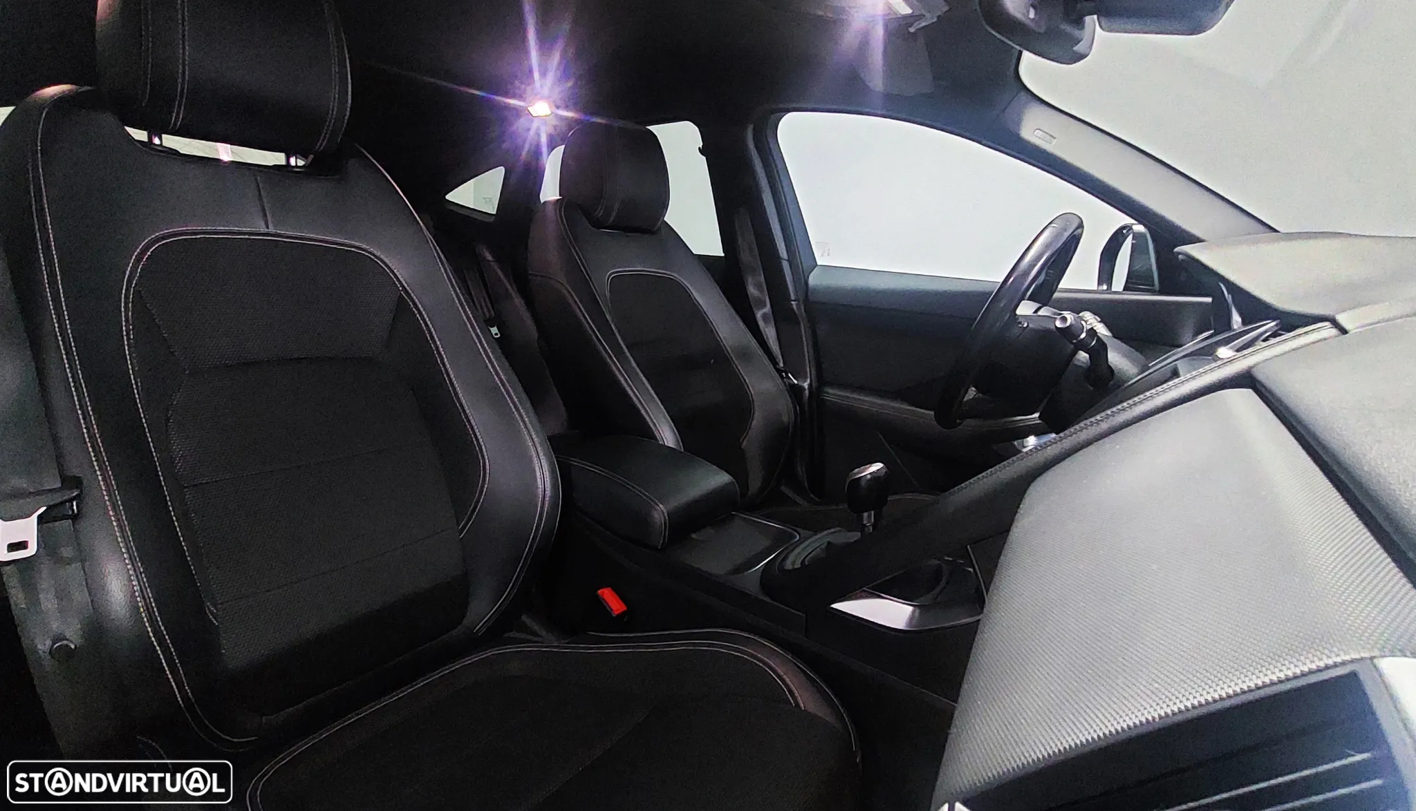 Jaguar E-Pace 2.0 i4D R-Dynamic - 9