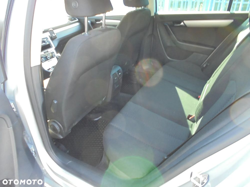 Volkswagen Passat 2.0 TDI Comfortline - 10