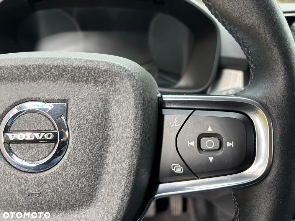 Volvo XC 40 T3 Momentum - 23