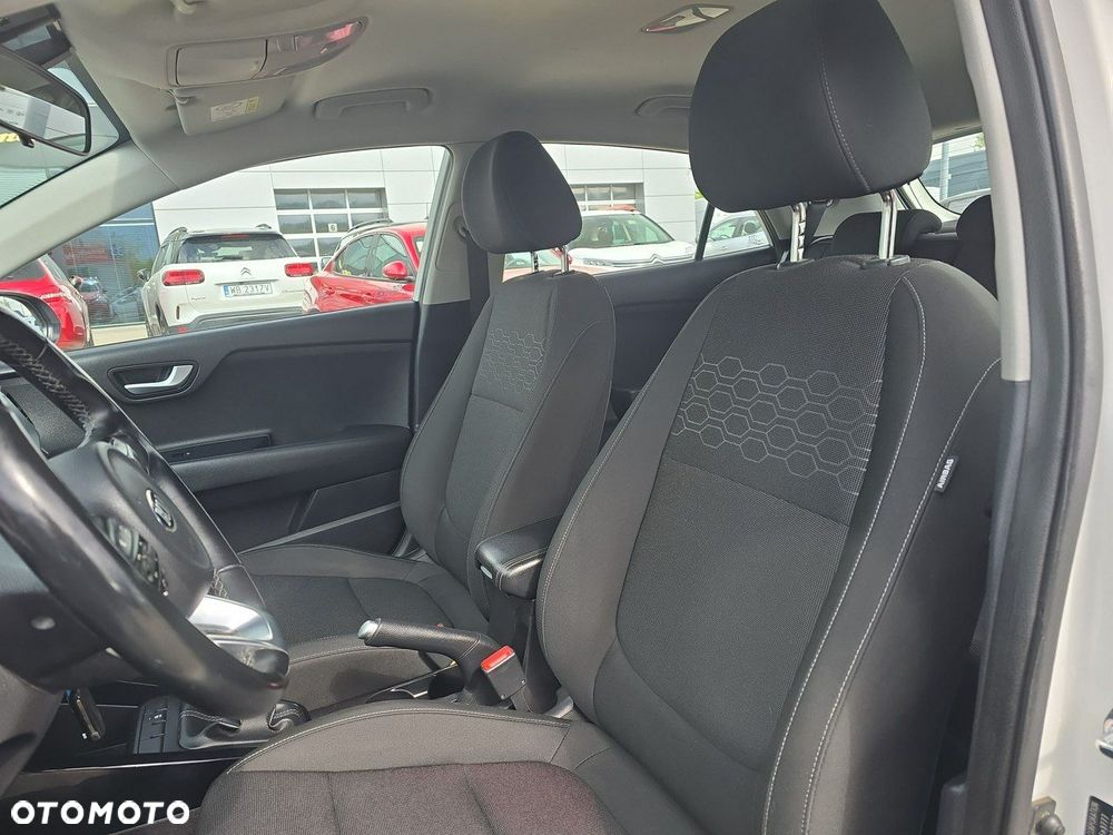 Kia Rio - 11