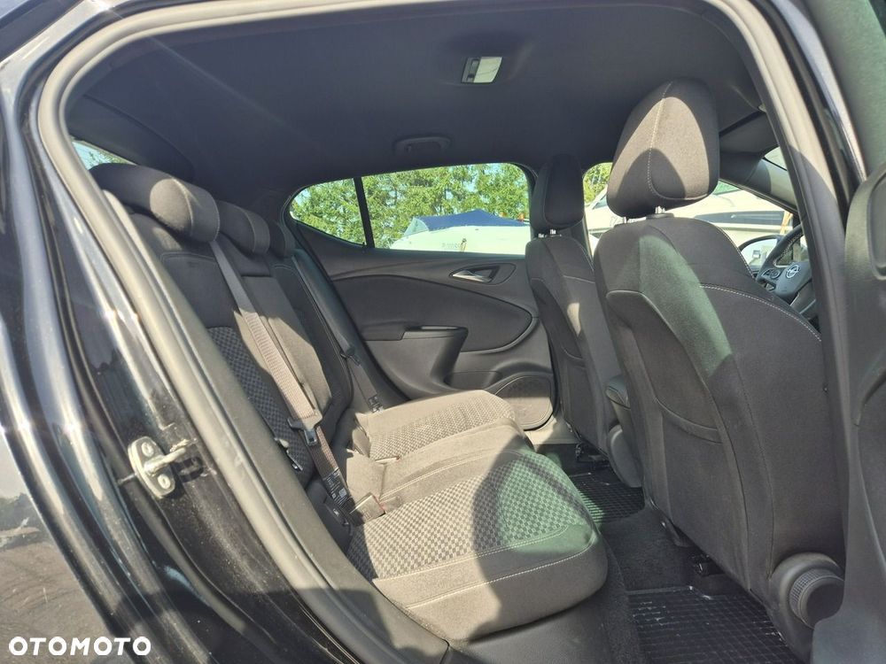 Opel Astra 1.4 T Dynamic S&S - 22