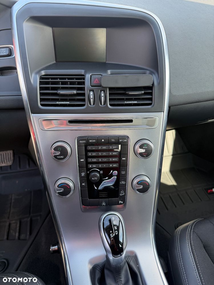 Volvo XC 60 D5 AWD Momentum - 22