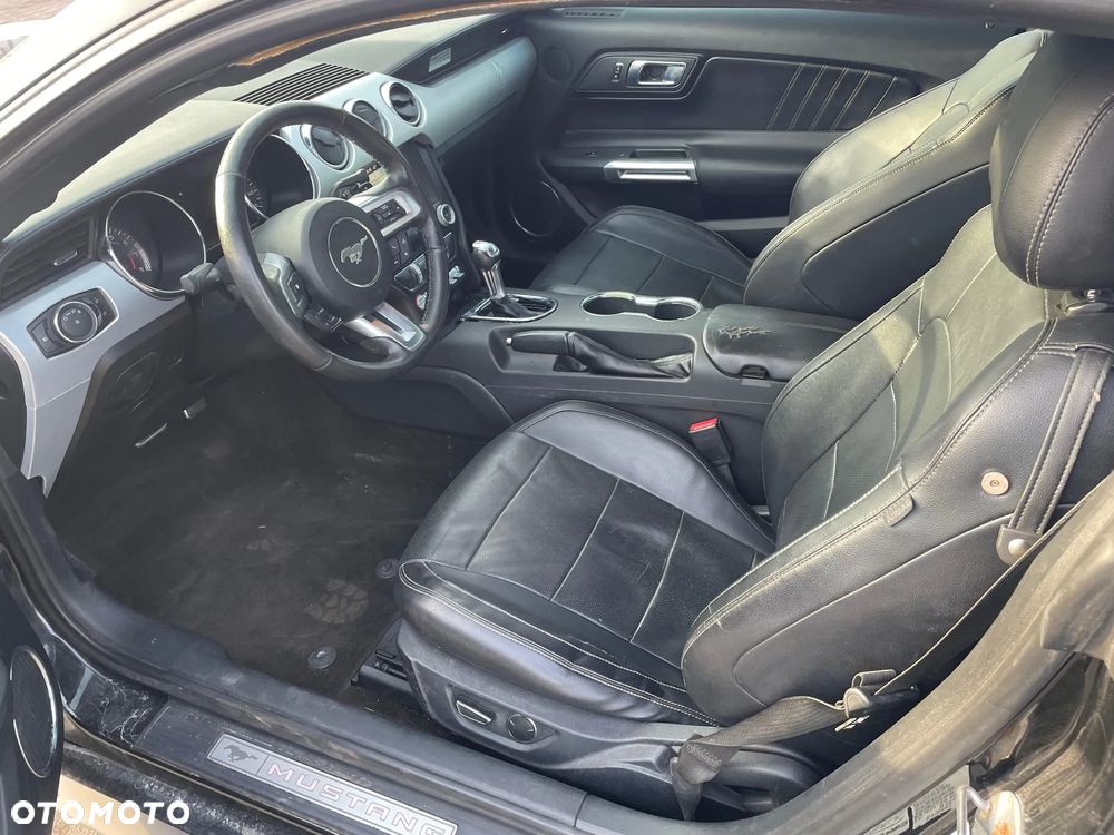 Ford Mustang - 12
