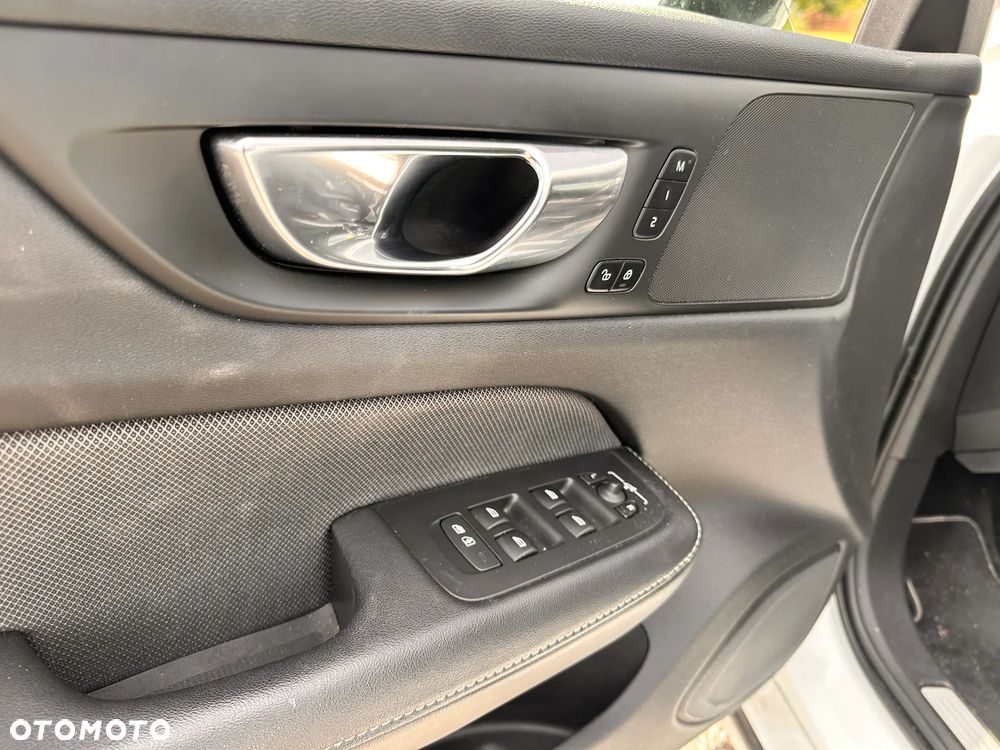 Volvo V60 B4 D R-Design - 28