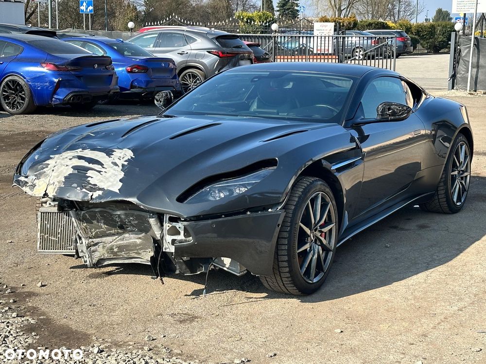 Aston Martin DB11 - 4