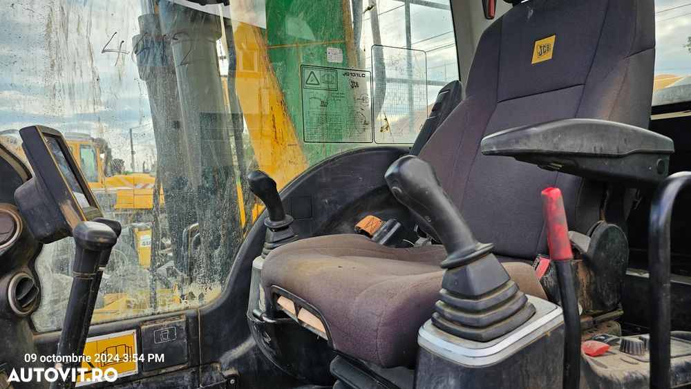JCB JS131 Excavator pe senile 131 - 4